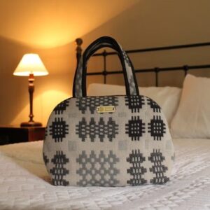 Handled Wash Bag – Branwen